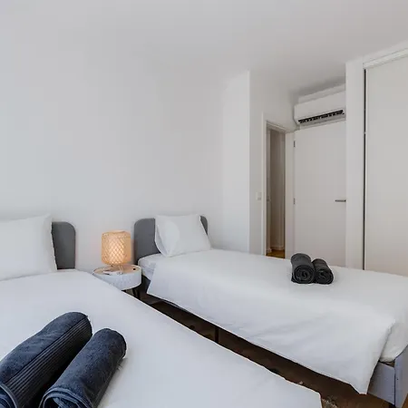 Apartment T2 Rosa Dos Ventos, A/c & Terrace - Casas & Papeis Armacao de Pera
