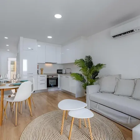 T2 Rosa Dos Ventos, A/c & Terrace - Casas & Papeis Armação de Pêra