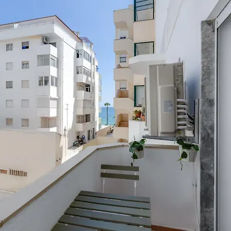 Apartamento T2 Rosa Dos Ventos, A/c & Terrace - Casas & Papeis *